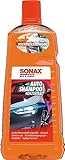 SONAX AutoShampoo Konzentrat (2 Liter) durchdringt und löstr Schmutz gründlich, ohne Angreifen der...